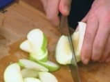 Ябълкова салата с орехи 2