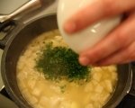 Супа от картофи и целина с гъби и орехи 4