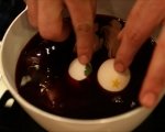 Шарени яйца в люспи от лук 3