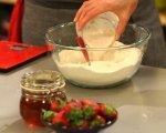 Бухтички с ягодово-млечен сос (Пуф-пуф) 2