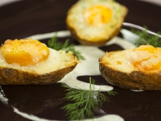 Печени картофи с яйца и кашкавал