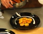 Пикантни картофи в доматен сос 7