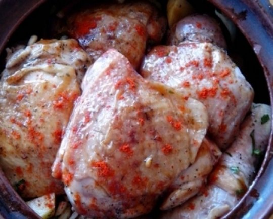 Пиле с  картофи в гювеч