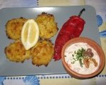 Картофени кюфтенца на фурна с печен лук и сос от печени червени пиперки 16