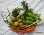 Супа от тиквички, картофи, моркови и пресен лук