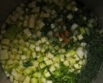 Супа от тиквички, картофи, моркови и пресен лук 4