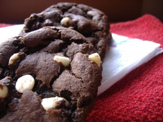 Шоколадови бисквити с парченца шоколад 