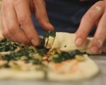 Рула от тесто със спанак и маслини 9