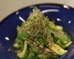 Зелена салата с авокадо и семена 8