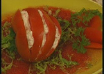 Салата от домати с рулца от раци