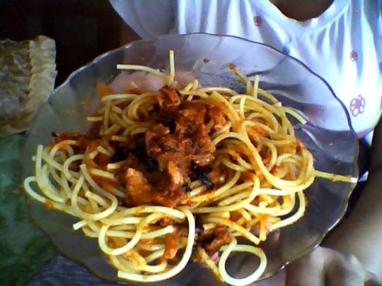 Спагети с шунка и лютеница