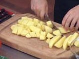 Картофена яхния с яйца и карначе