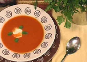 Доматена супа с босилек