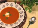 Доматена супа с босилек