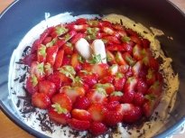 Бишкотена торта с ягоди