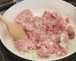 Задушено пиле със сарми от български ориз