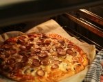 Пица с кренвирши, лук и гъби 11