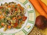 Оризова салата със зеленчуци