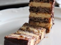 Орехово-карамелена торта