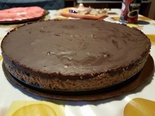 Бисквитена торта с шоколадова глазура
