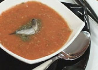 Свежа доматена супа с рибарска апетитка