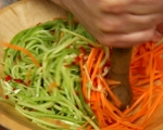 Намачкана салата с моркови и краставици 2