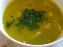 Зеленчукова пилешка супа с грах