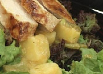 Пилешка салата със зелен фасул и картофи