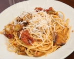 Спагети със сос от домати и патладжани 8