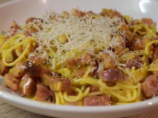 Спагети карбонара (с яйца и бекон)