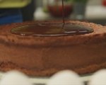 Шоколадова мус торта с ягоди 15