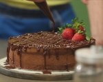 Шоколадова мус торта с ягоди 16