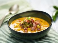 Царевична супа с деликатесен салам