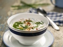 Студена супа от репички и краставици