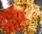 Рула от скумрия с доматен сос