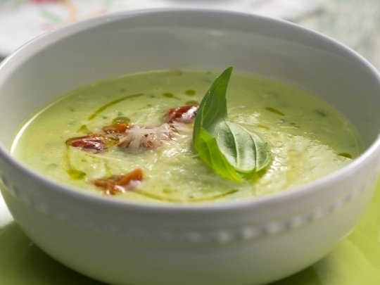 Крем супа от тиквички с босилек