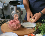 Пържени кюфтета с доматен сос 4