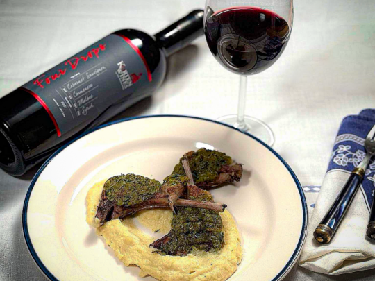 Агнешки котлети с билкова кора и крем от пащърнак