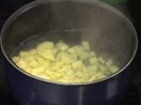 Пълнени сушени чушки с картофи и наденица