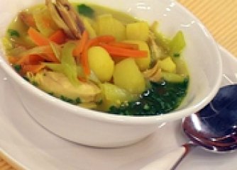 Пилешка супа със зимни зеленчуци и ов...