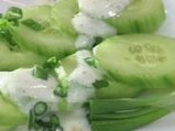 Млечна кисело-сладка салата с краставици
