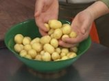Яхния с пролетни картофи и маслини