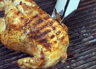 Пиле на жар с градински подправки