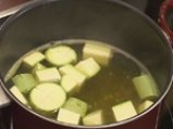 Студена супа с тиквички и авокадо