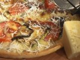 Пица с грилирани тиквички и патладжан