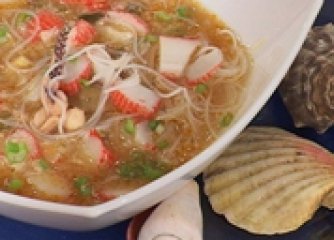 Супа с морски деликатеси и манатарки