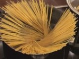 Спагети с пилешки дробчета по селски