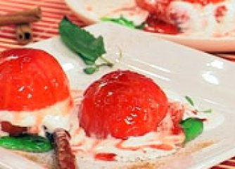 Десерт от задушени с ягоди домати и с...