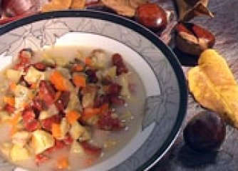 Супа от кестени с шпеков салам и крем...