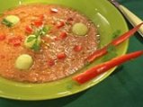 Студена доматена супа с босилек